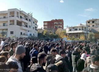 Lazkiye diken üstünde: Sahil protestoları krizin derinliğini ortaya koyuyor